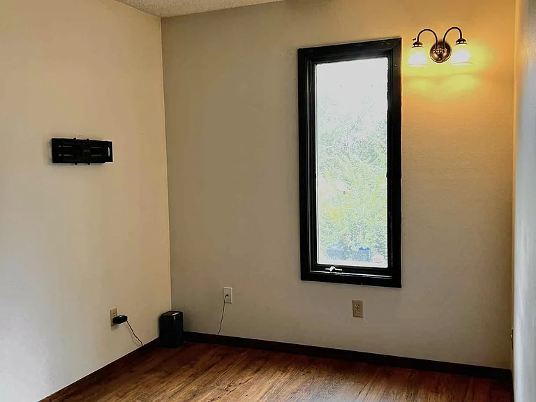 1421 Eastview Dr #B — Photo 14