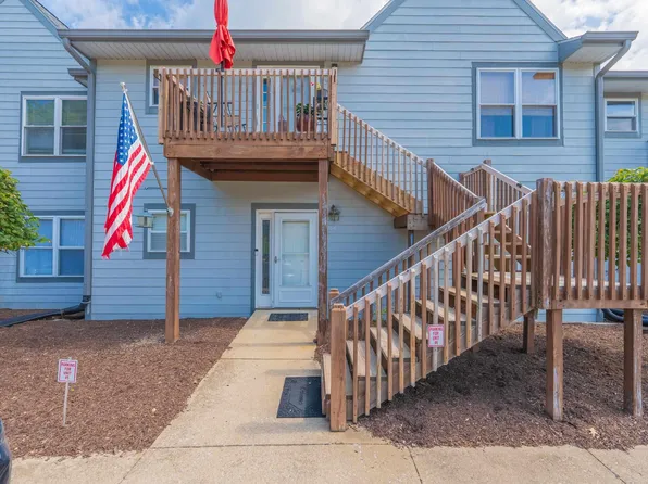 9620 S Bay Pointe Ct, Bloomington, IN 47401