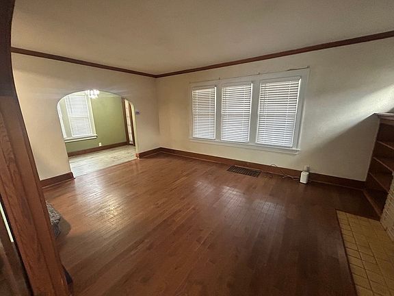 4th image of 727 Brady Ave