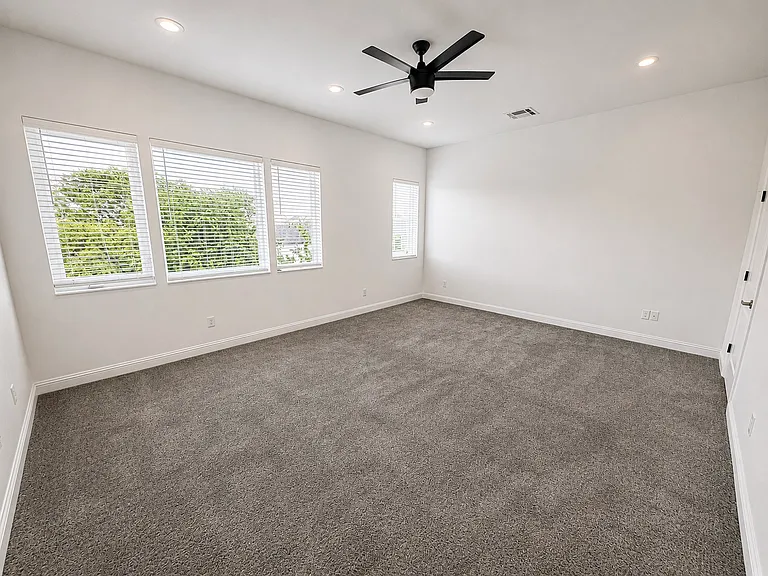 1721 Henderson St — Photo 7