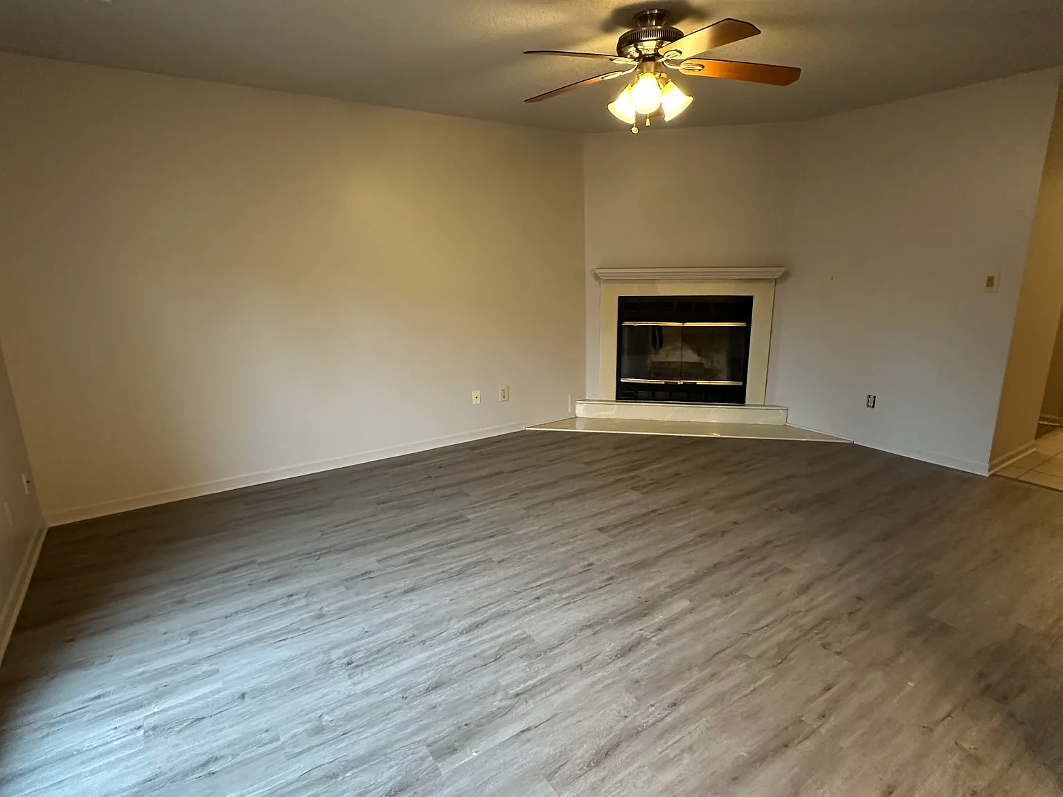 3 bed, 1211 sqft, $1,200 — Photo 2