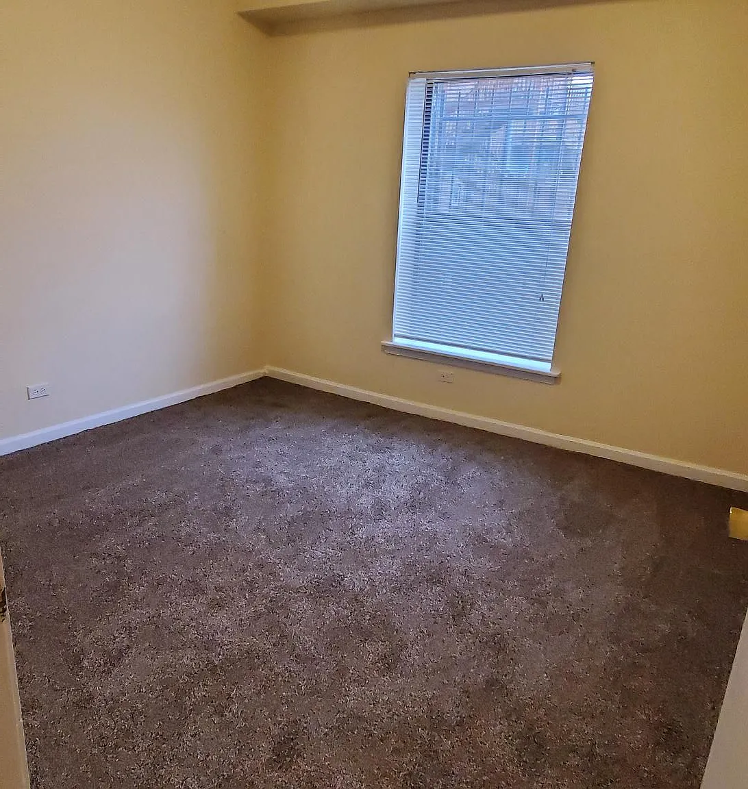 Park Apartments — Photo 2