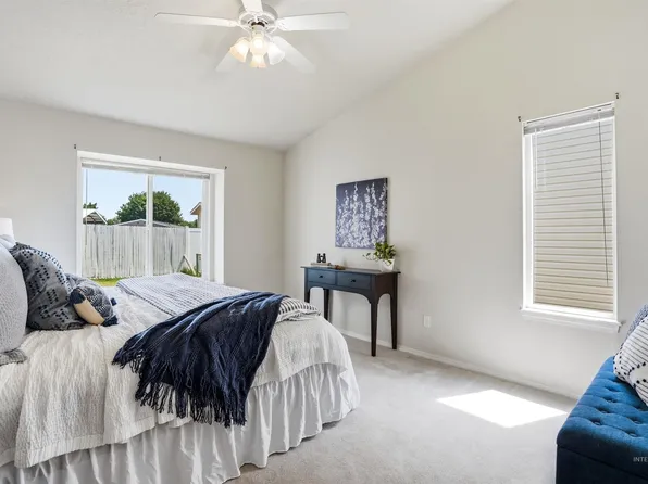 1884 N Buena Vista Ave, Meridian, ID 83646