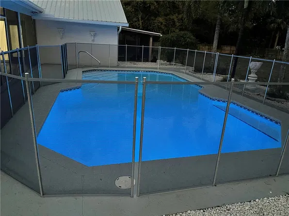 2033 Nettles Blvd, Jensen Beach, FL 34957