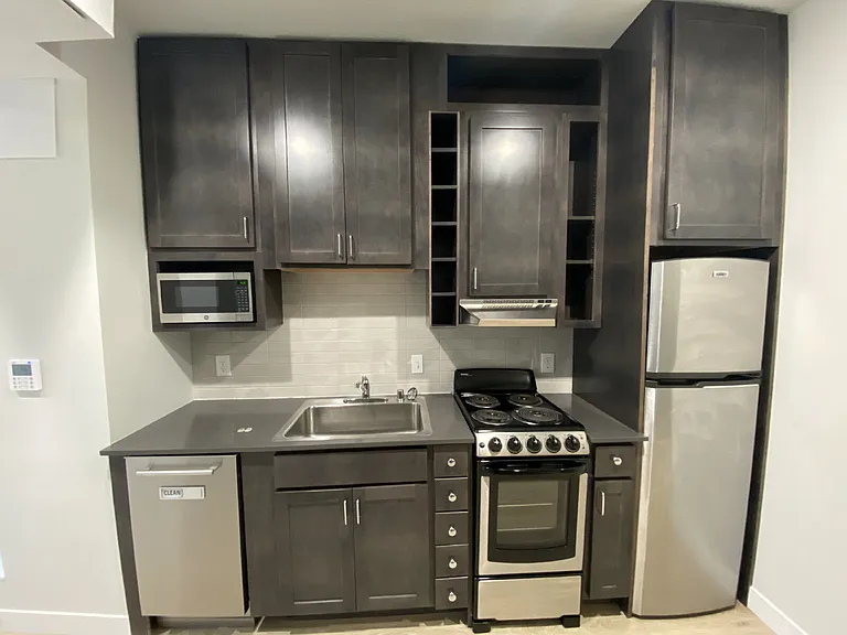 3325 E 52nd St #203 — Photo 11