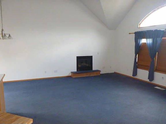 5th image of 704 NW 90th St