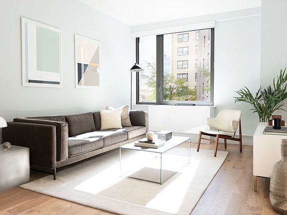 3rd image of 445 W 35th St APT 5H