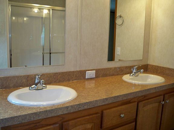 5th image of 72 Hickory Ct