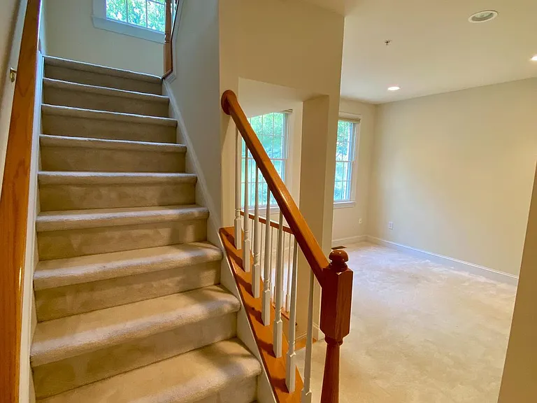 2621 Fairfax Dr — Photo 25