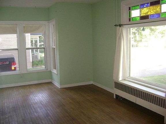 Parlor-Den with great daylight