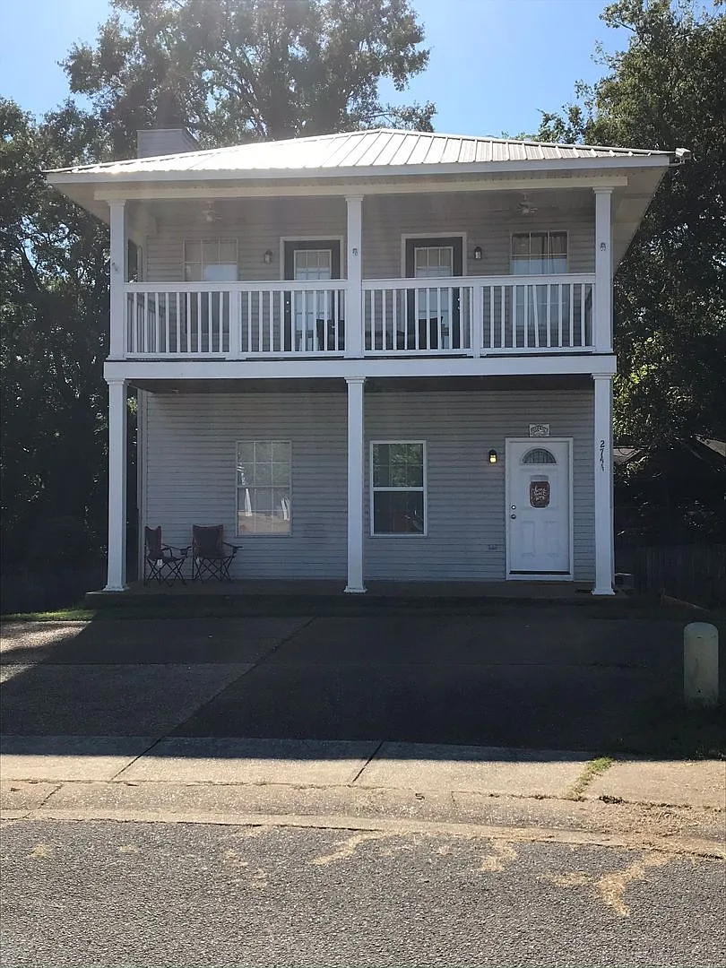 Building Photo - 2744 Sumner Pl