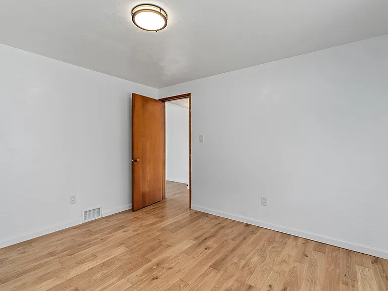 6355 Crestview Dr — Photo 13