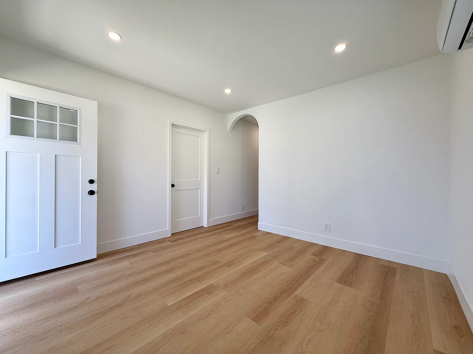 3 bed, 1000 sqft, $3,775 — Photo 2