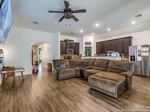 4th image of 6122 Underwood Way