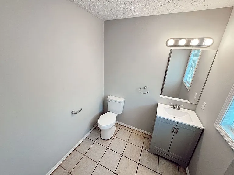 Valley View Apartments — Photo 84