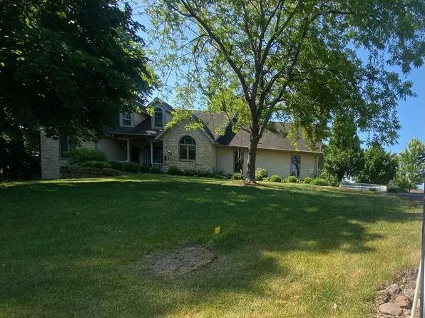 9472 Apollo Ct, Galena, IL 61036