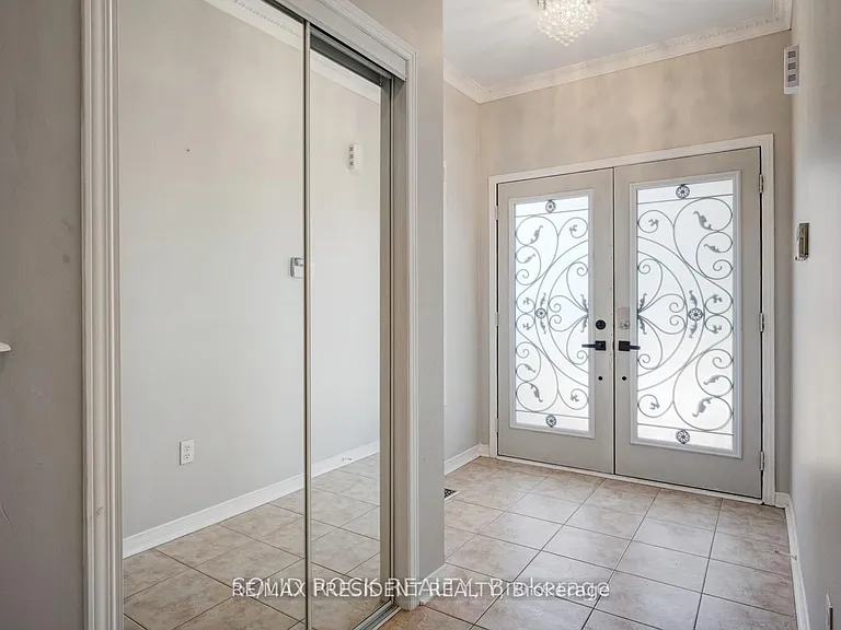 15 Roundstone Dr — Photo 3