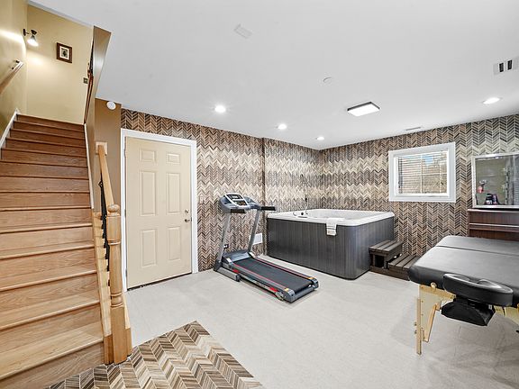 4th image of 1192 Clarence Ave Unit 1