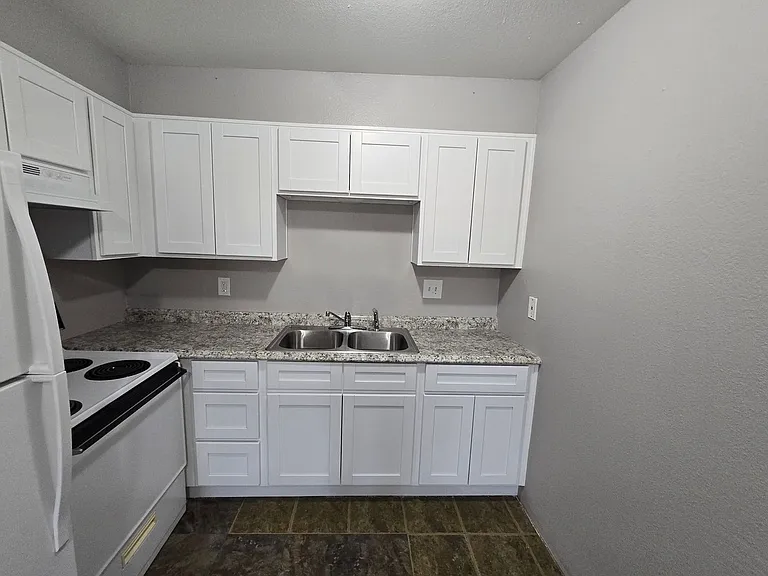 2302 & 2304 E Broadway Rd — Photo 42