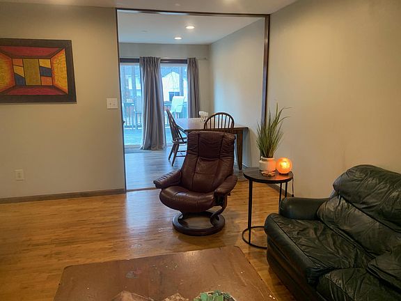 5th image of 21 Deerleap Pl