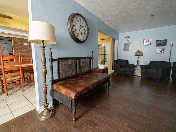 4th image of 41 Chestnut Cir