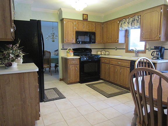 2nd image of 853 Meadview Dr