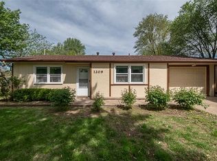 1209 Bison Ct, Baldwin City, KS 66006