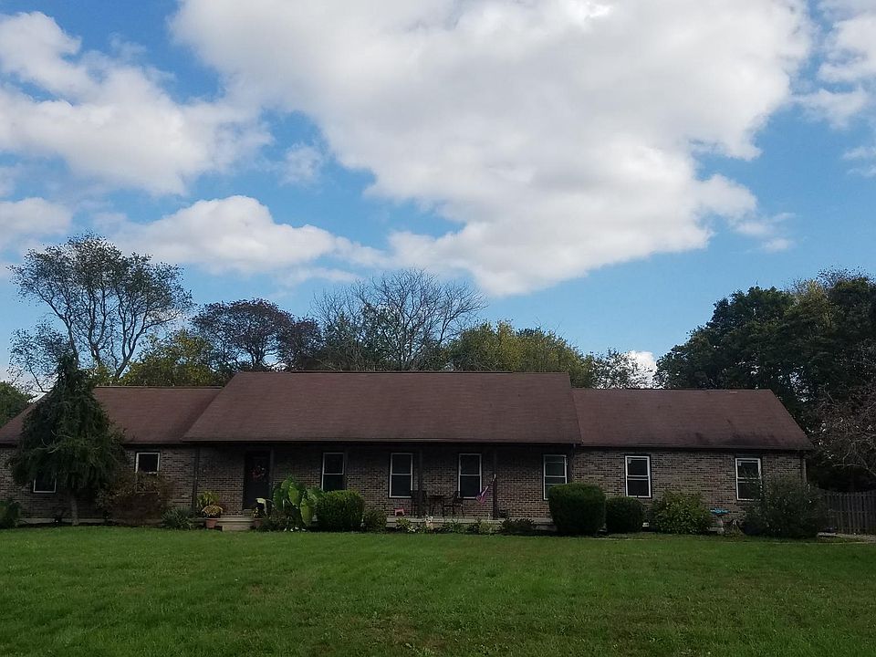 1st image of 407 Boxwood Ln