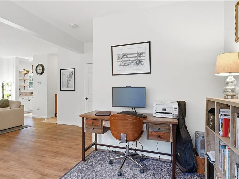 4 Marion Ave #4 — Photo 13
