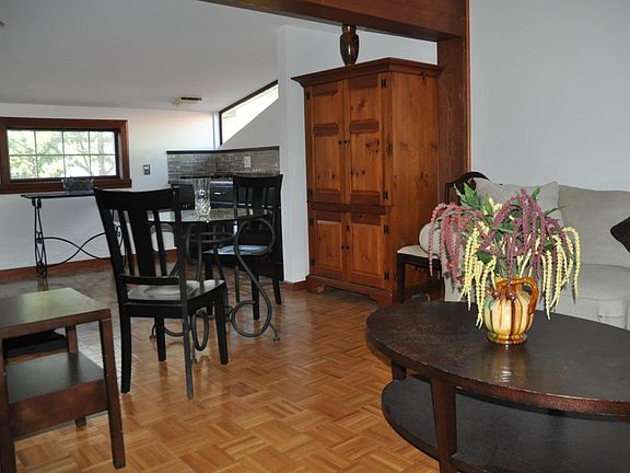 KITCHEN DINETTE