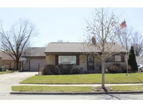 1966 Smith St, Green Bay, WI 54302