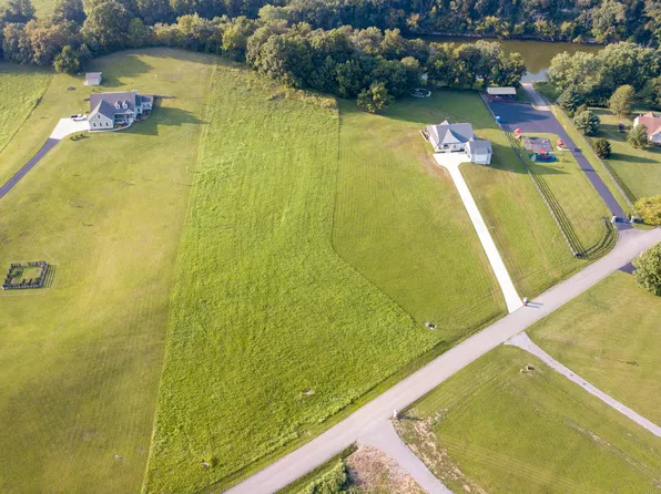 935 Lakeside Dr, Lancaster, KY 40444