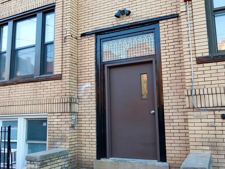 27 Gray St #2 — Photo 14