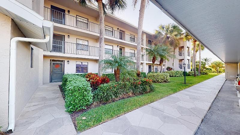 1st image of 460 Fox Haven Dr #206