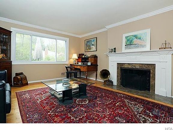 2nd image of 6 Birch Ln
