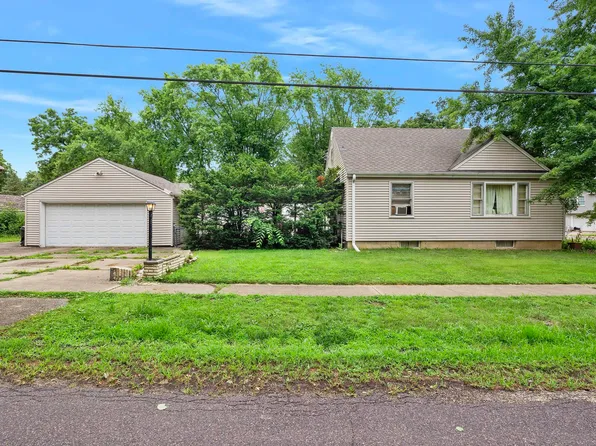 631 Pekin Ave, Creve Coeur, IL 61610