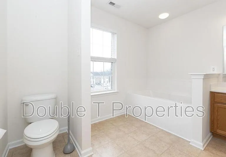 1841 Graymount Way — Photo 11