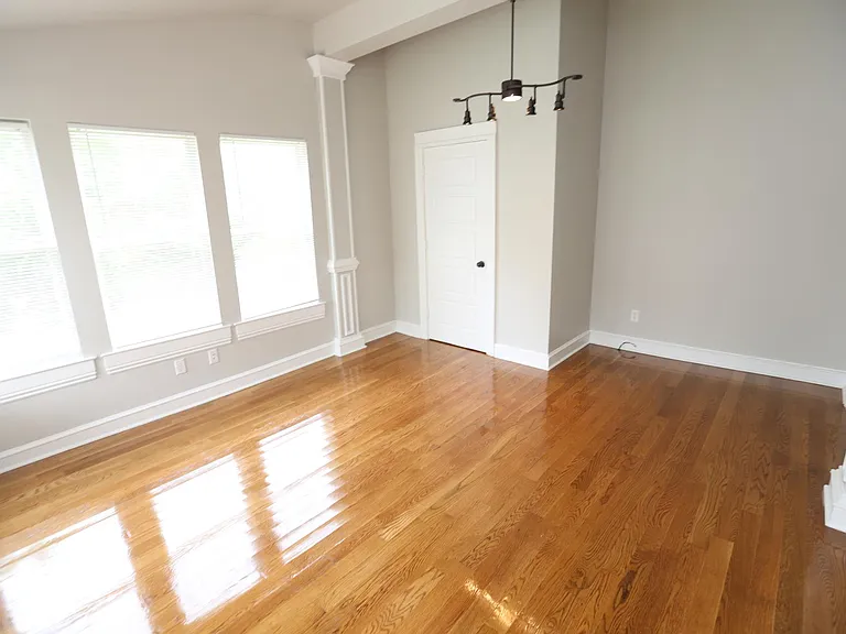 106 S Summit St — Photo 7