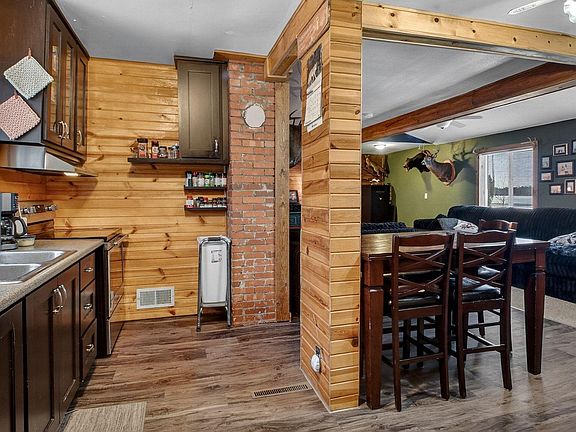 4th image of 901 S Riverside Dr