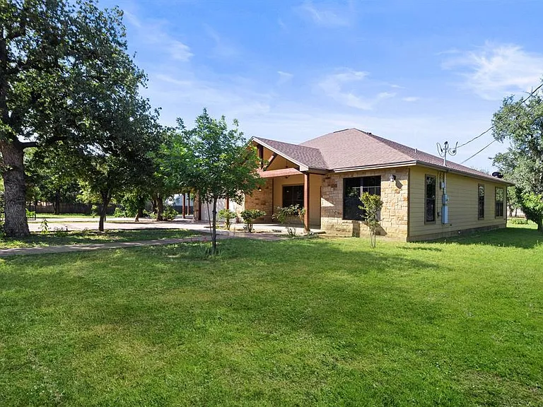 1404 Kings Valley Dr — Photo 3
