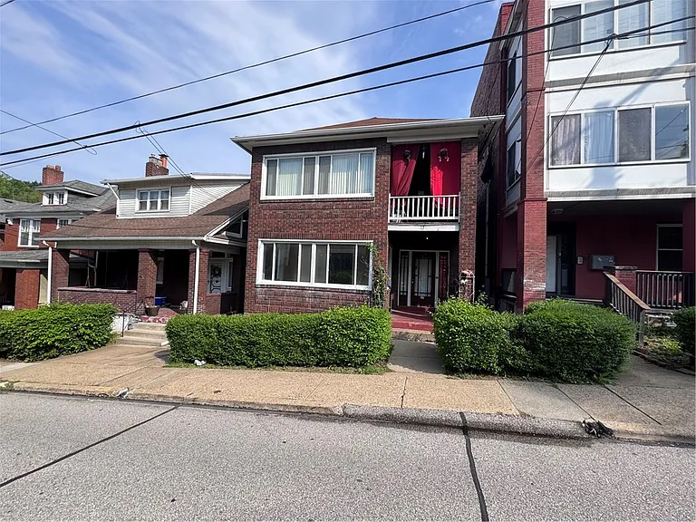 17 Sumner Ave — Photo 1