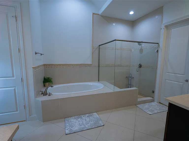 9429 London Bridge Sta — Photo 12