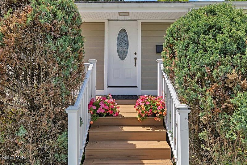 2nd image of 15 Youngs Place
