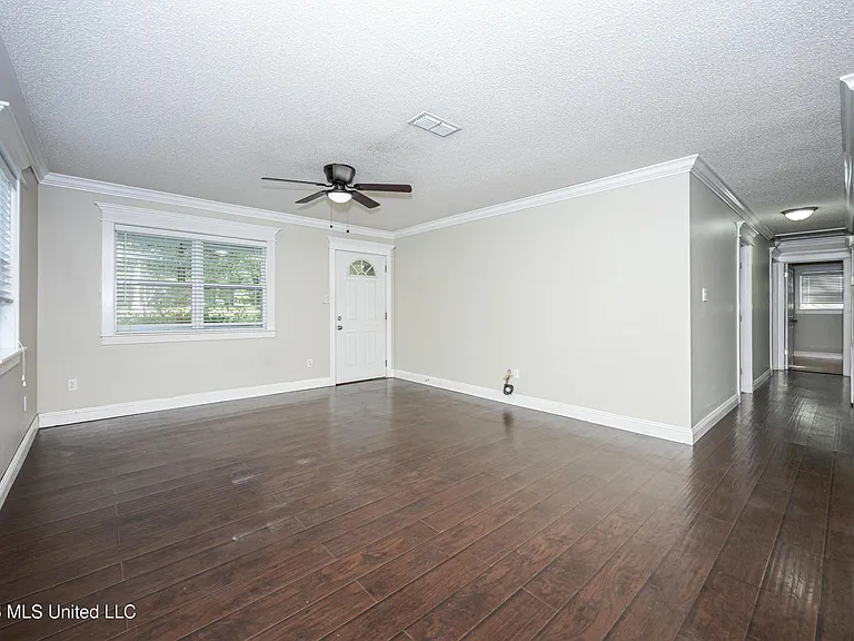 20608 Scarborough Rd — Photo 9
