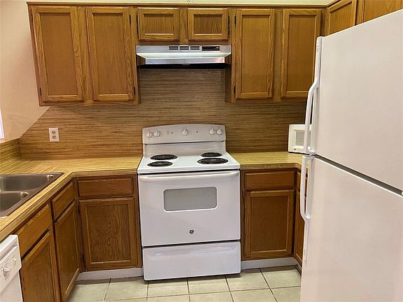 3rd image of 12915 Plaza Dale Dr