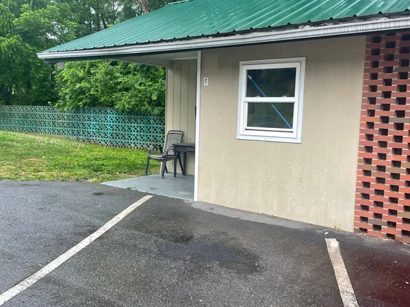 1504 Us Highway 441 N APT 6, Whittier, NC 28789