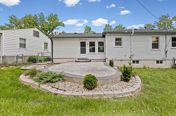9218 Hallock Dr — Photo 23