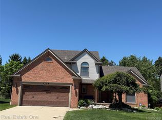 3328 Primrose Dr, Rochester Hills, MI 48307