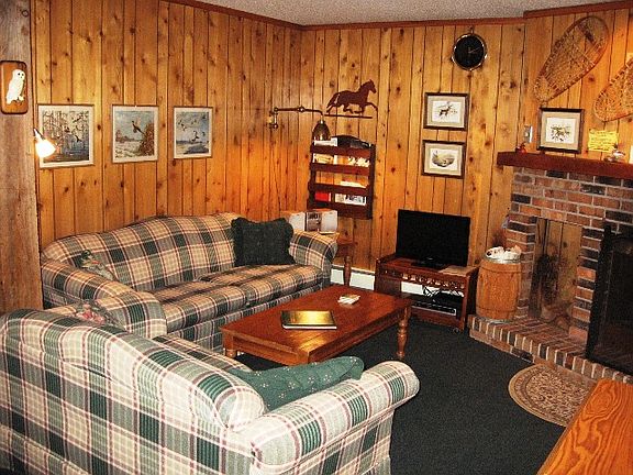 3rd image of 630 Thunderbird Ln