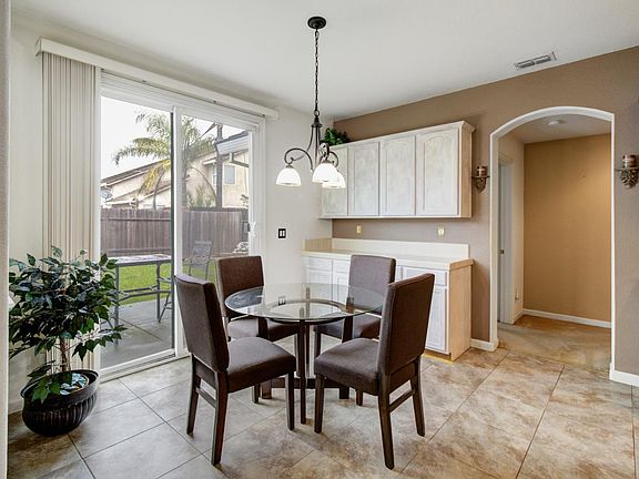 4th image of 121 Alcantar Cir